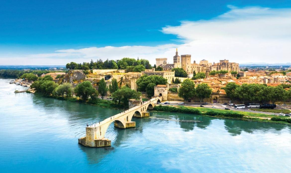 Bateau A Quai Le Chardonnay Avignon